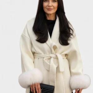 Freja Andersen | Elegant frakke med økopels